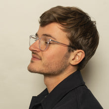 Laden Sie das Bild in den Galerie-Viewer, Danvers Crystal (Bio)